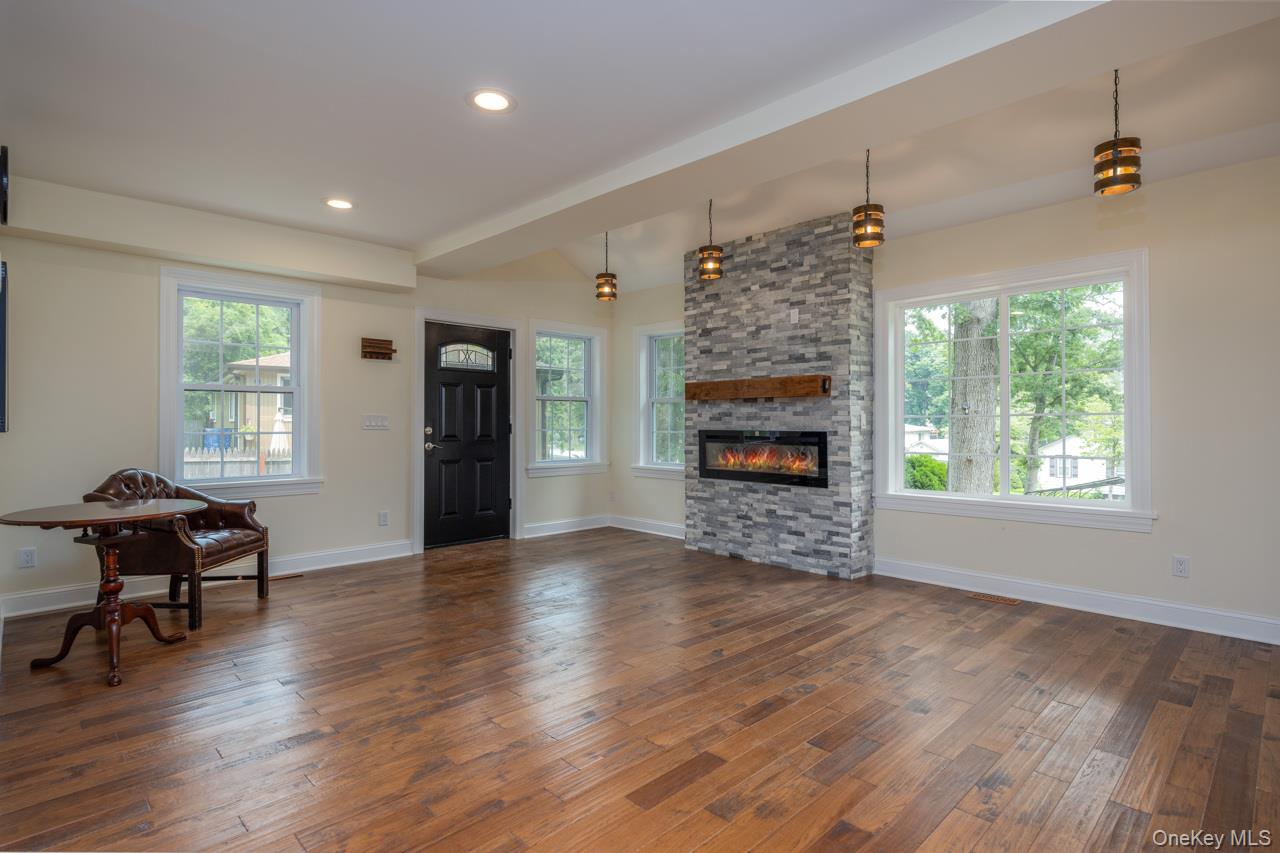 16 Wayne Avenue – For Sale photo 3