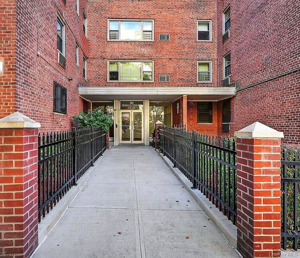 1010 Sherman Avenue, Unit 2D photo 2