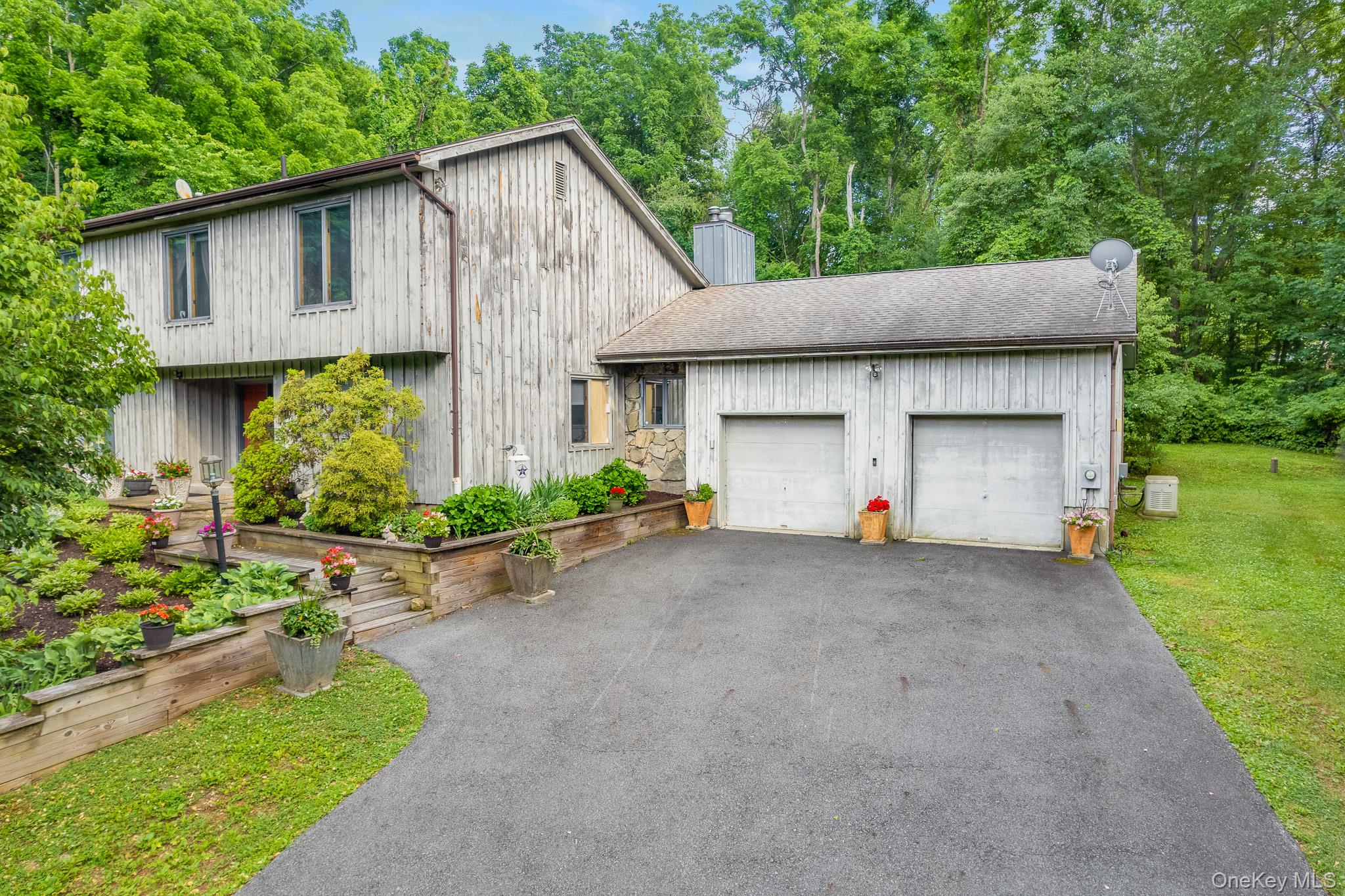 12 Denim Drive – For Sale photo 2