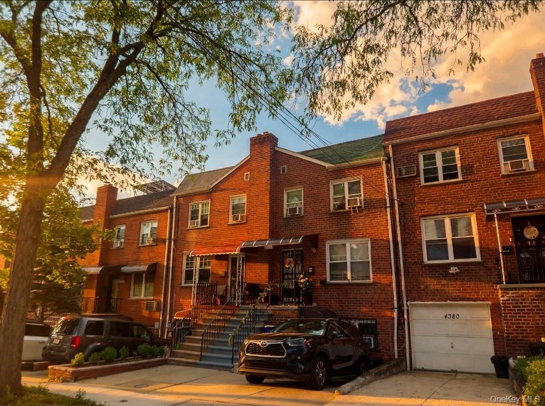 4382 Byron Avenue – For Sale