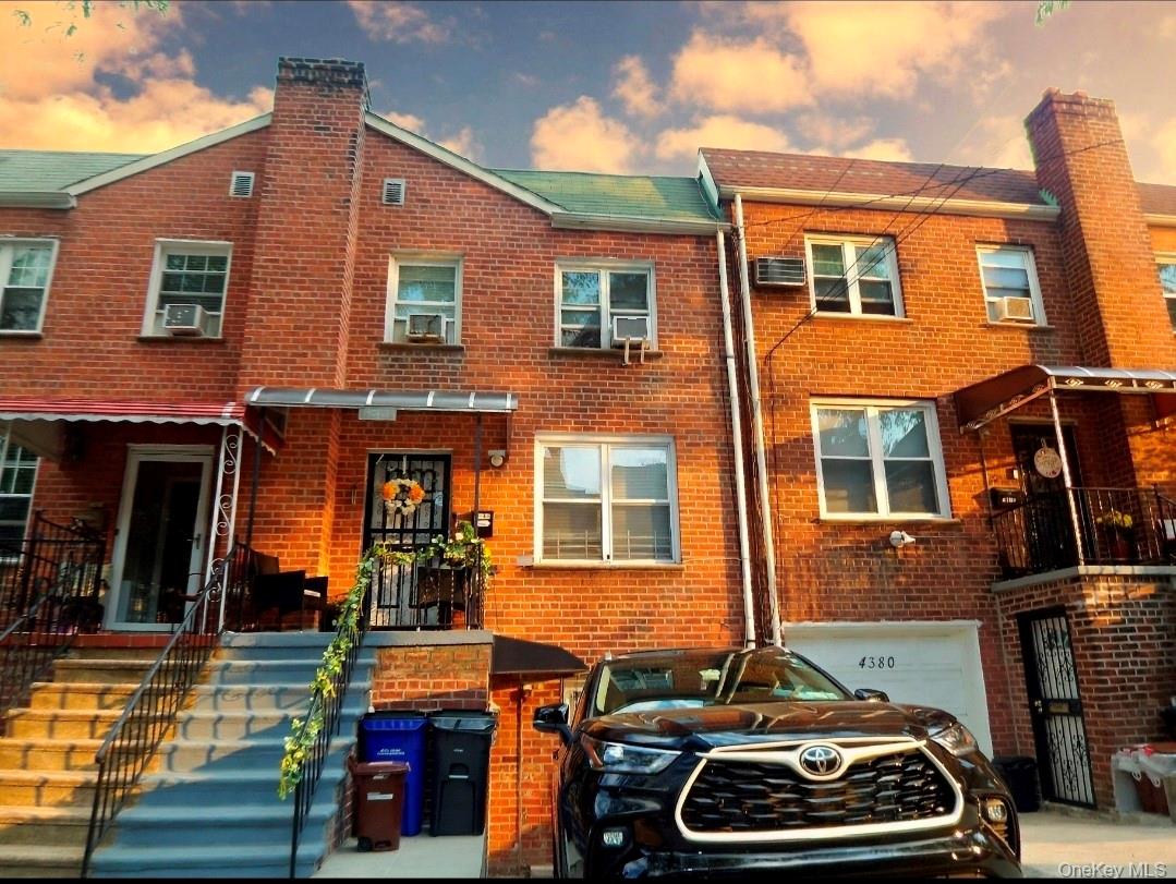 4382 Byron Avenue – For Sale photo 2
