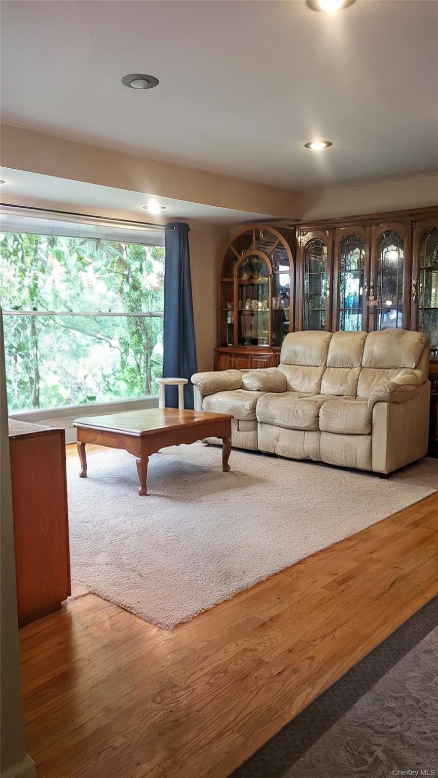 22 Woodycrest Trail – For Sale photo 4