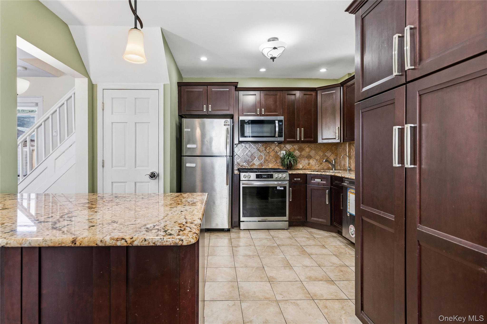 5 Burbury Lane – For Rent photo 13