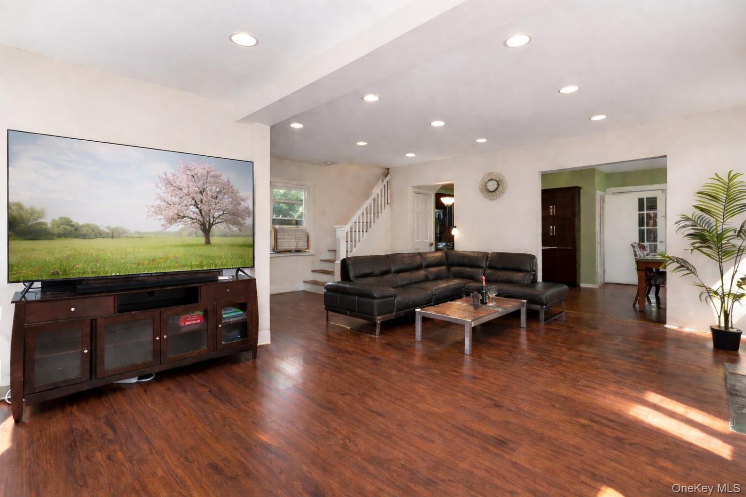 5 Burbury Lane – For Rent photo 8