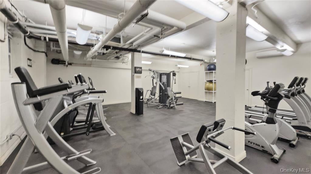 160-10 89th Avenue, Unit 9E photo 18