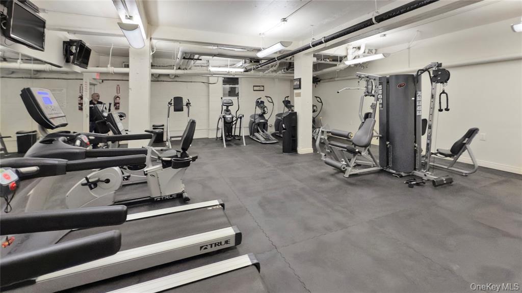160-10 89th Avenue, Unit 9E photo 19