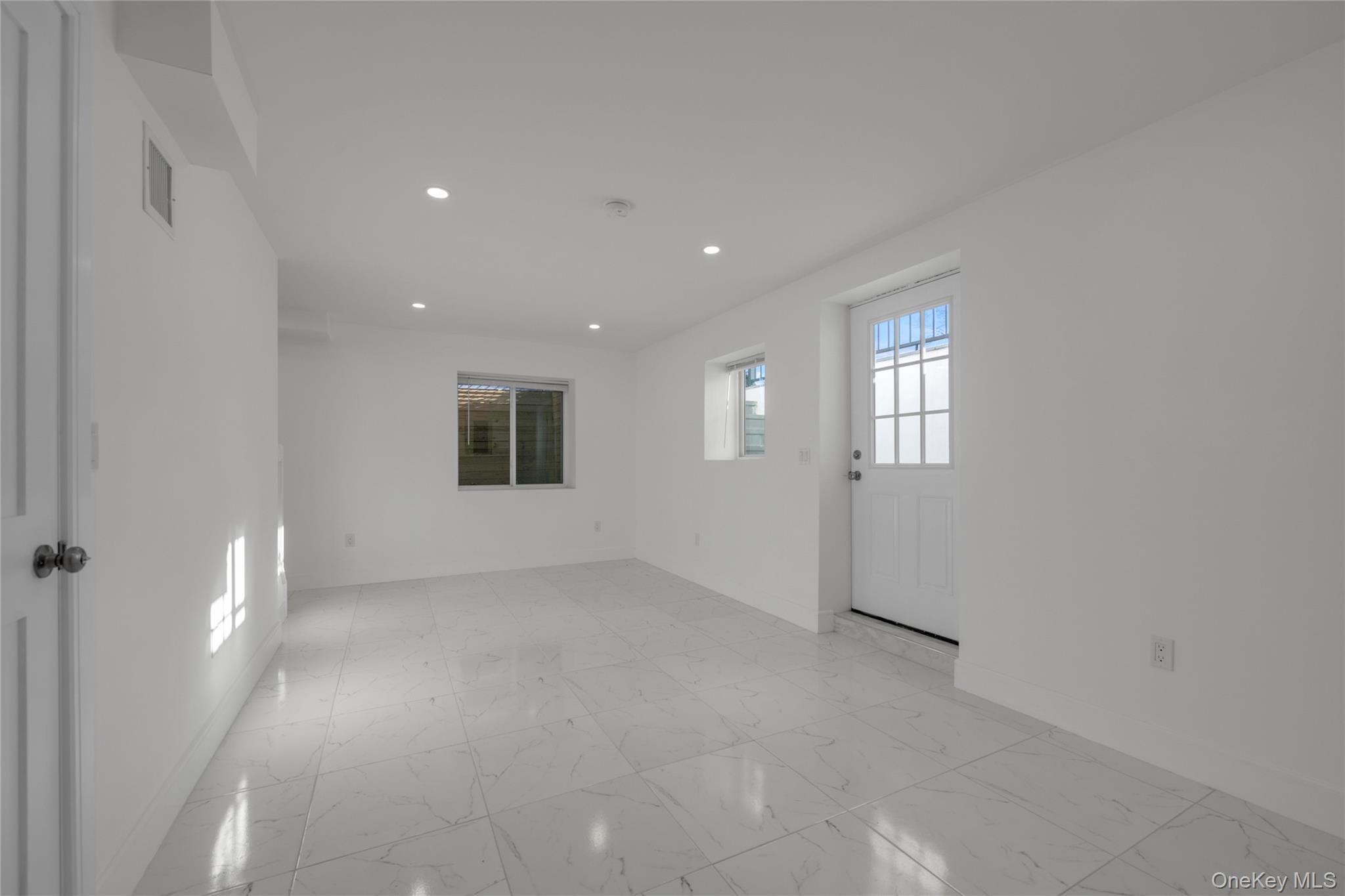 1 Manhasset Avenue, Unit B photo 25