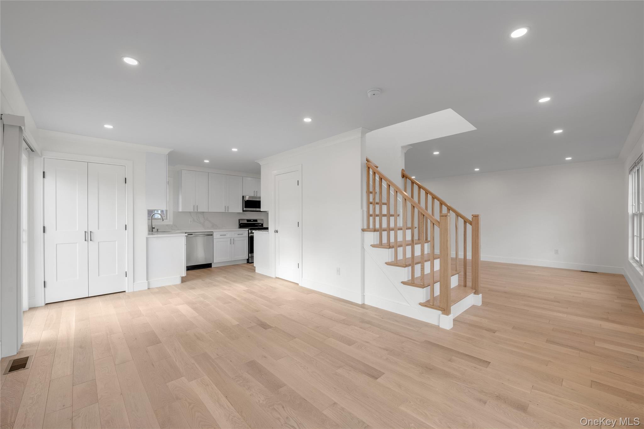 1 Manhasset Avenue, Unit B photo 16