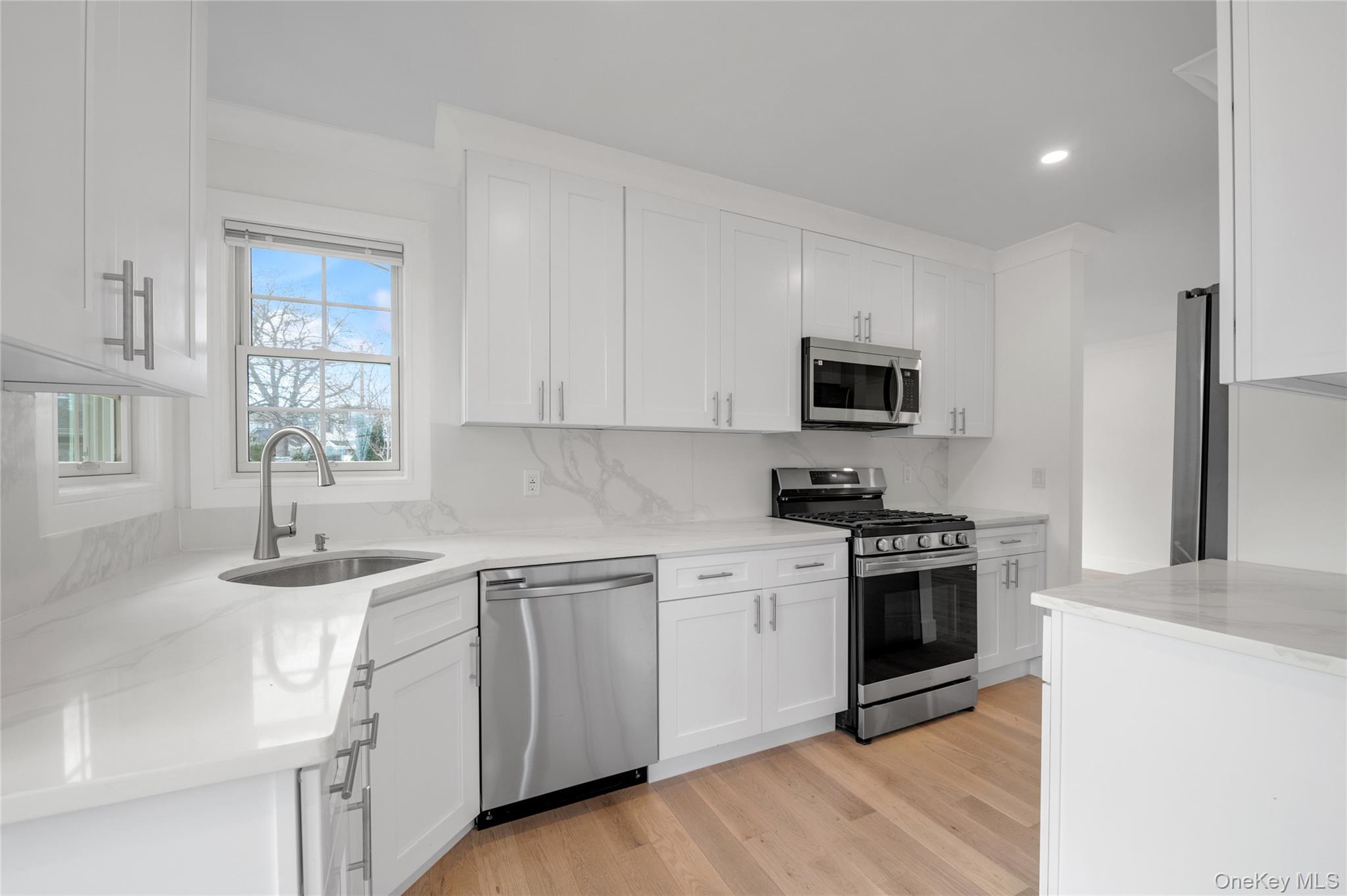 1 Manhasset Avenue, Unit B photo 14