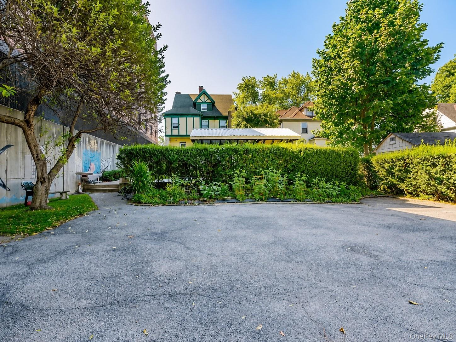 131 Lockwood Avenue – For Rent photo 4