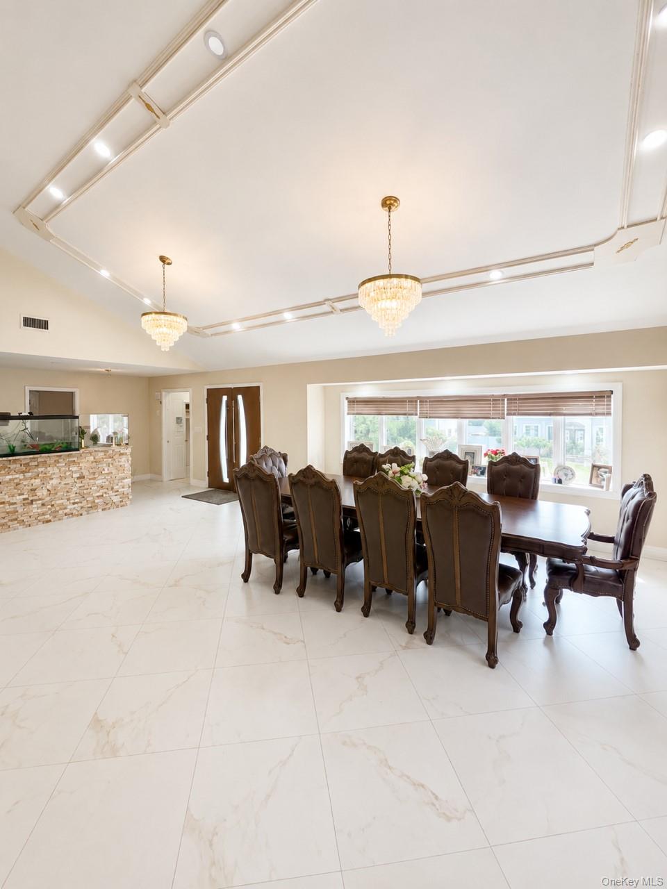 886 Woodmere Drive – For Sale photo 4