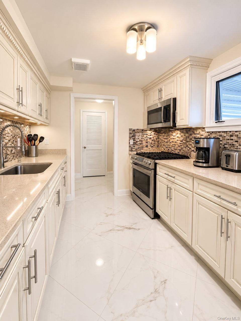 886 Woodmere Drive – For Sale photo 30
