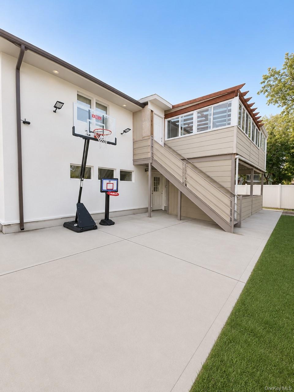 886 Woodmere Drive – For Sale photo 34