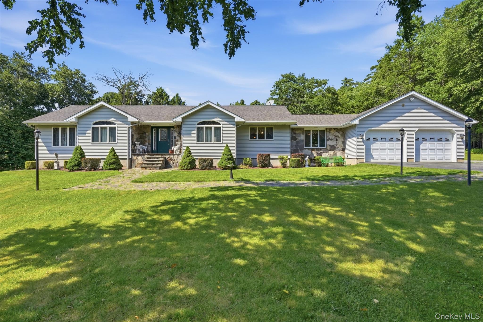 806 Peenpack Trail – For Sale