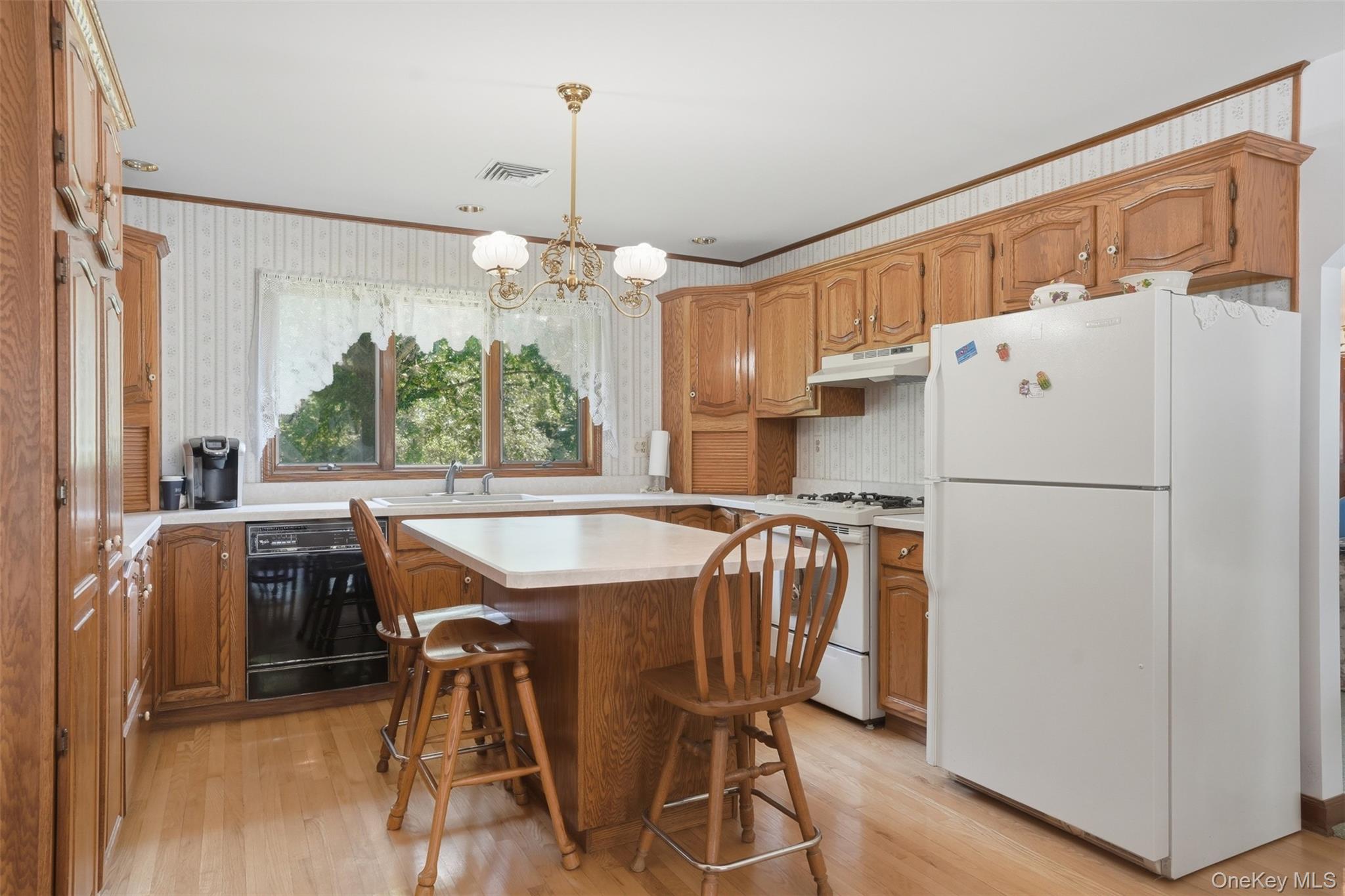 806 Peenpack Trail – For Sale photo 10