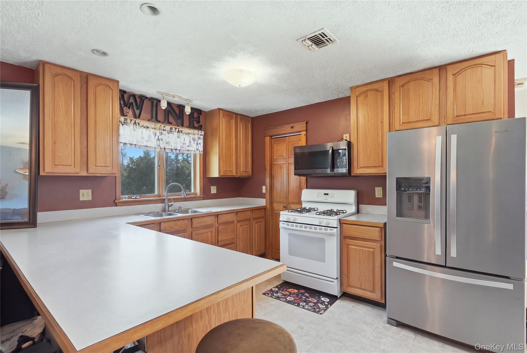806 Peenpack Trail – For Sale photo 2