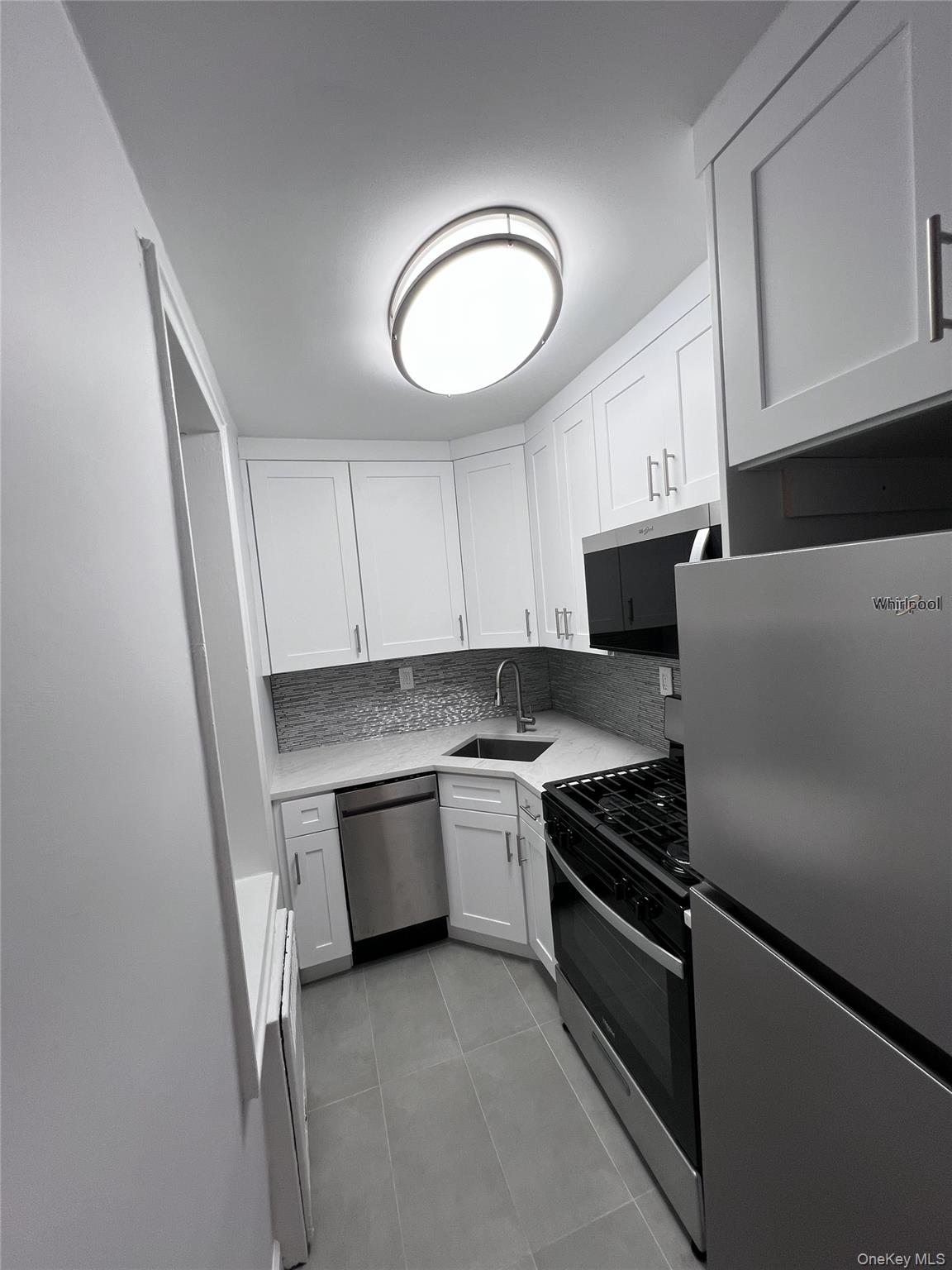 625 Gramatan Avenue, Unit 1A photo 6