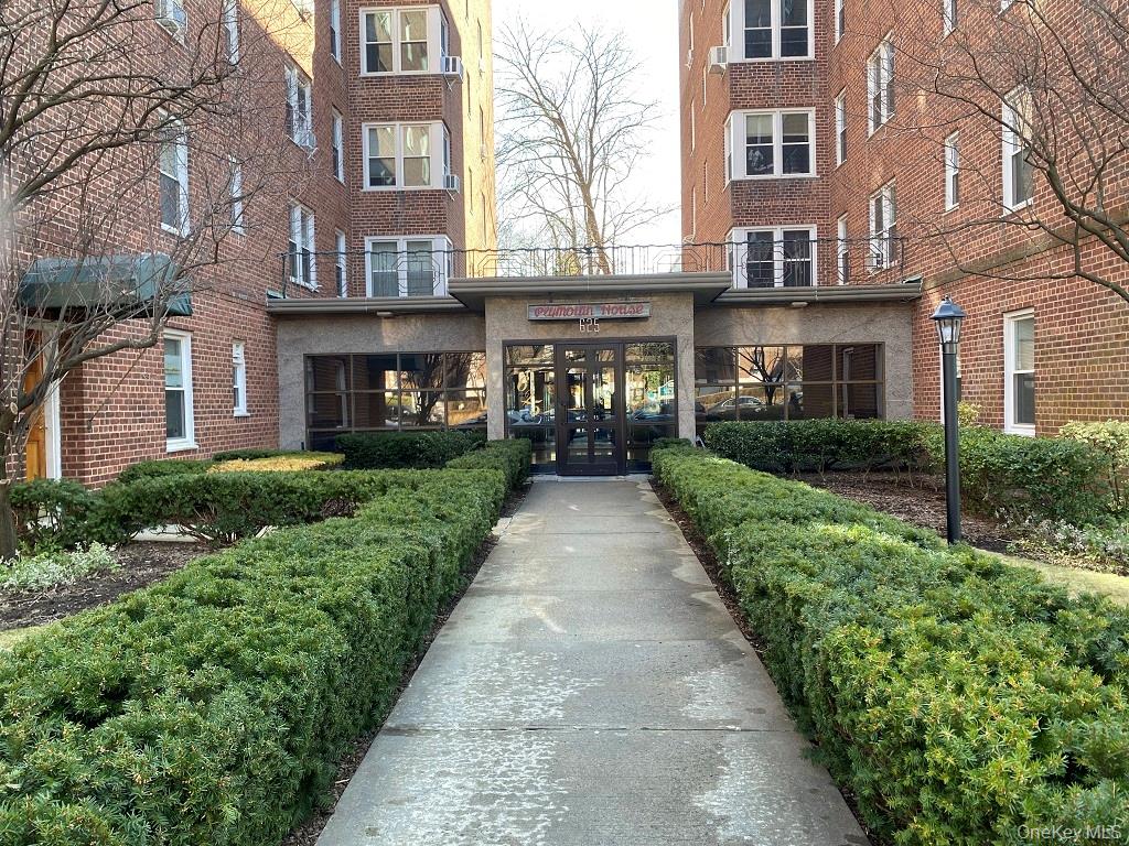625 Gramatan Avenue, Unit 1A