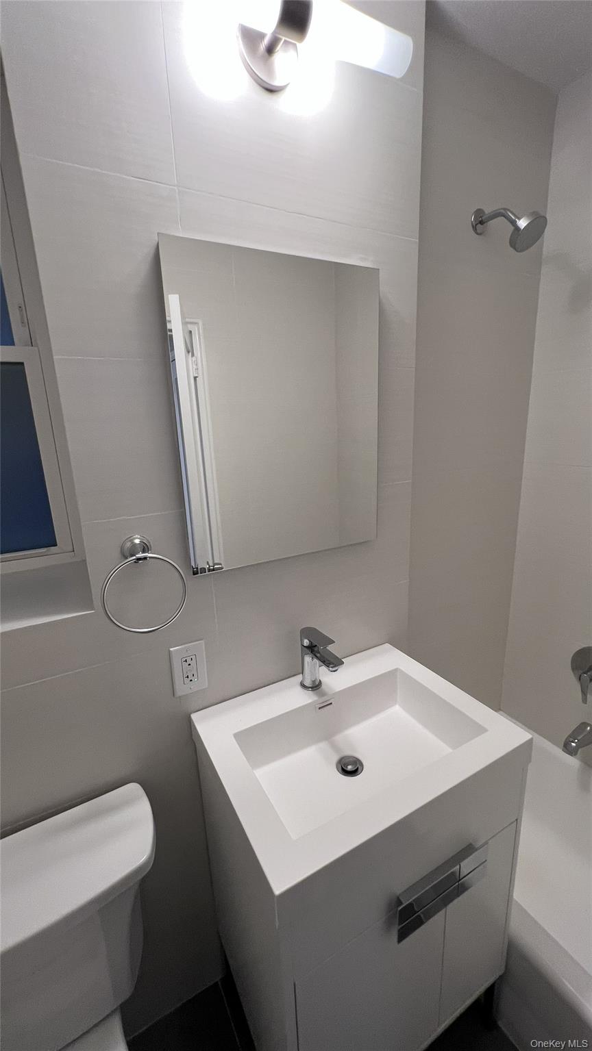 625 Gramatan Avenue, Unit 1A photo 12