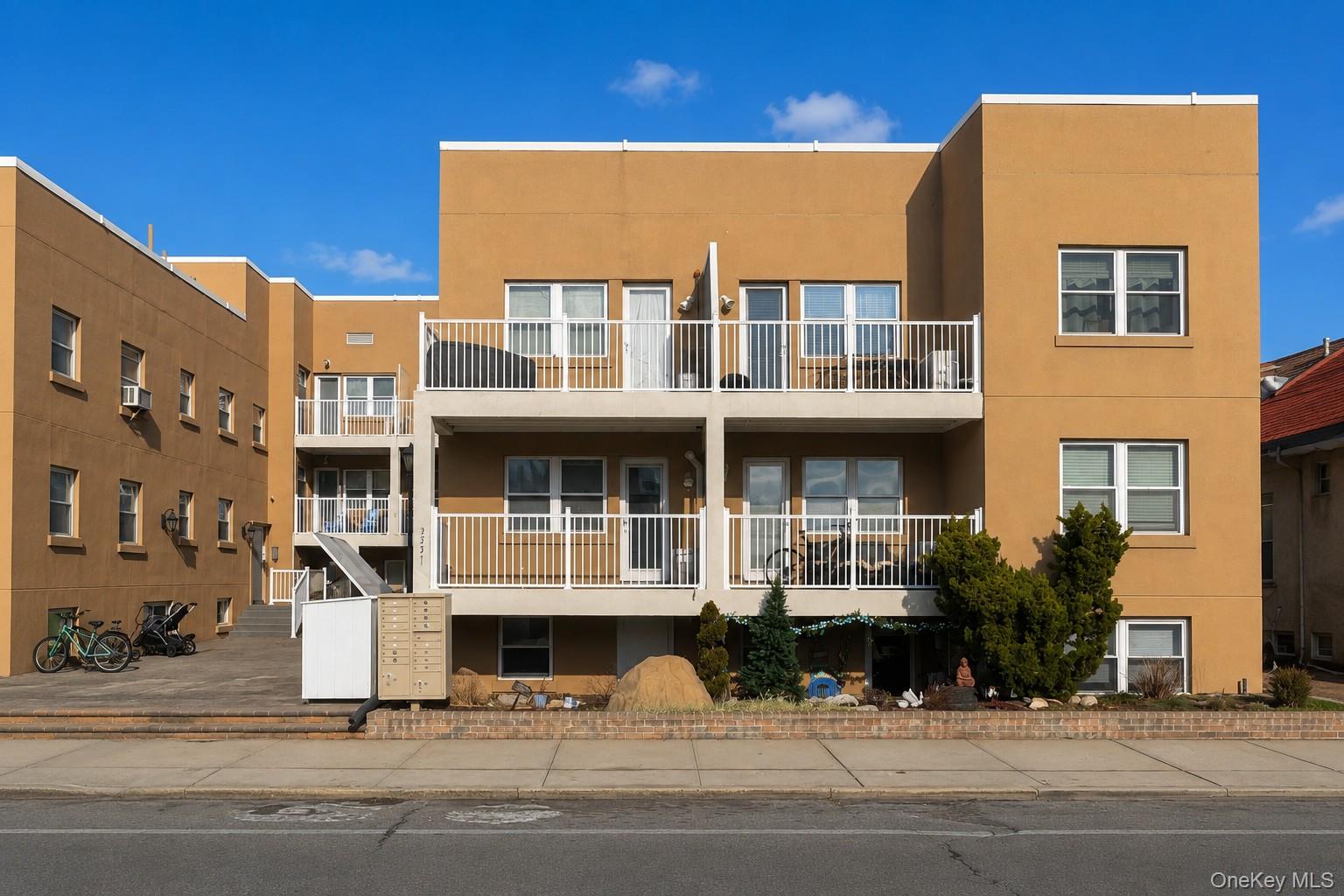 251 W Broadway, Unit 210