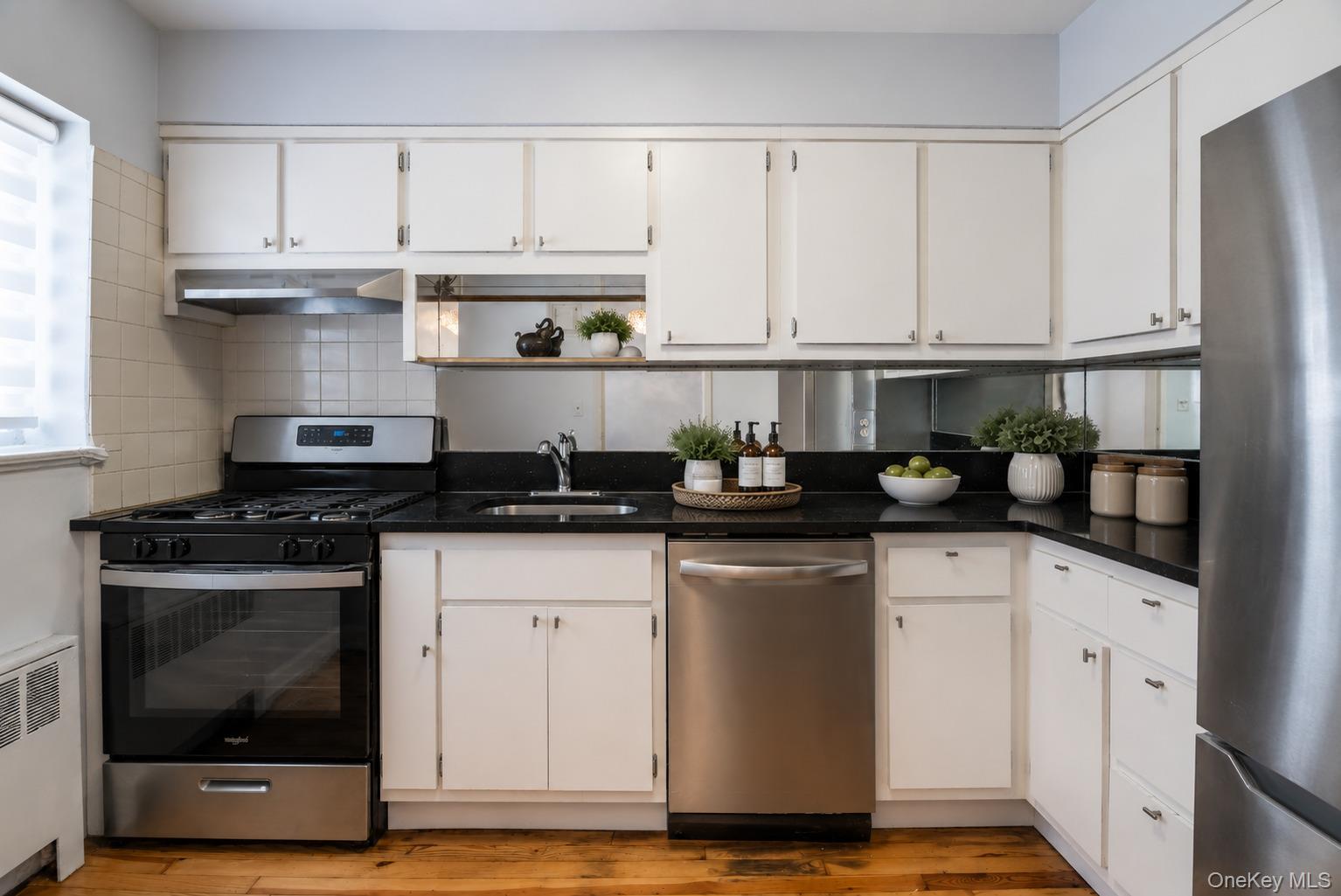 221 Middle Neck Road, Unit G5 photo 16
