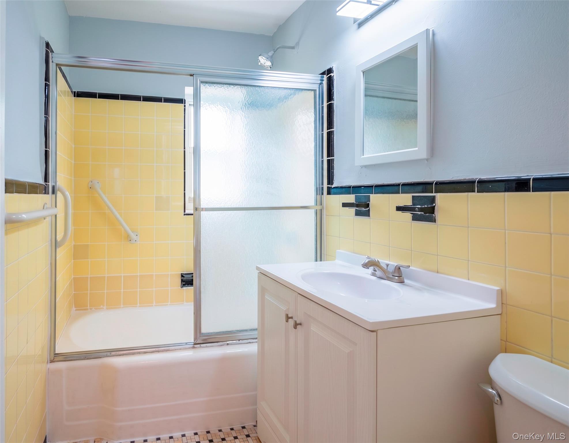 221 Middle Neck Road, Unit G5 photo 25