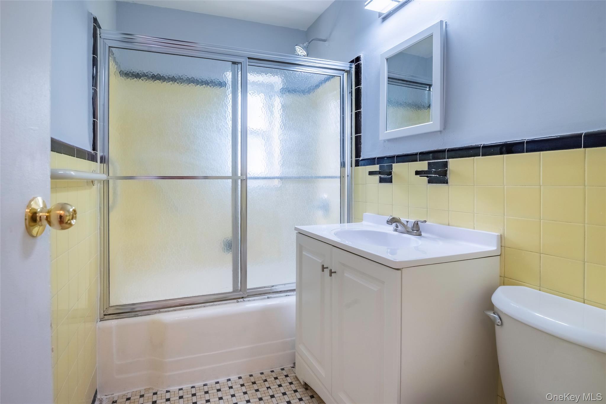 221 Middle Neck Road, Unit G5 photo 20