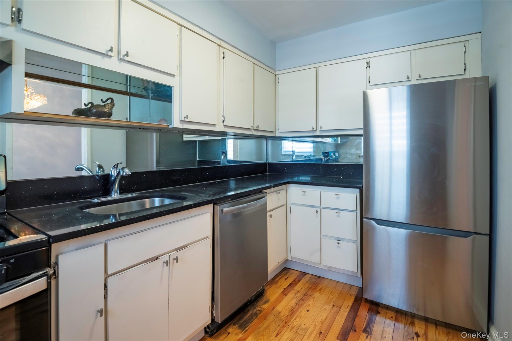 221 Middle Neck Road, Unit G5 photo 17