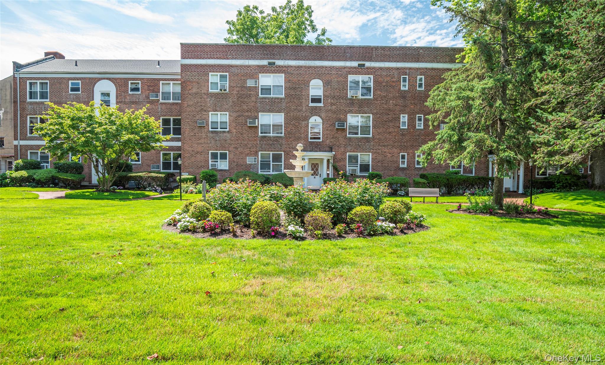 221 Middle Neck Road, Unit G5