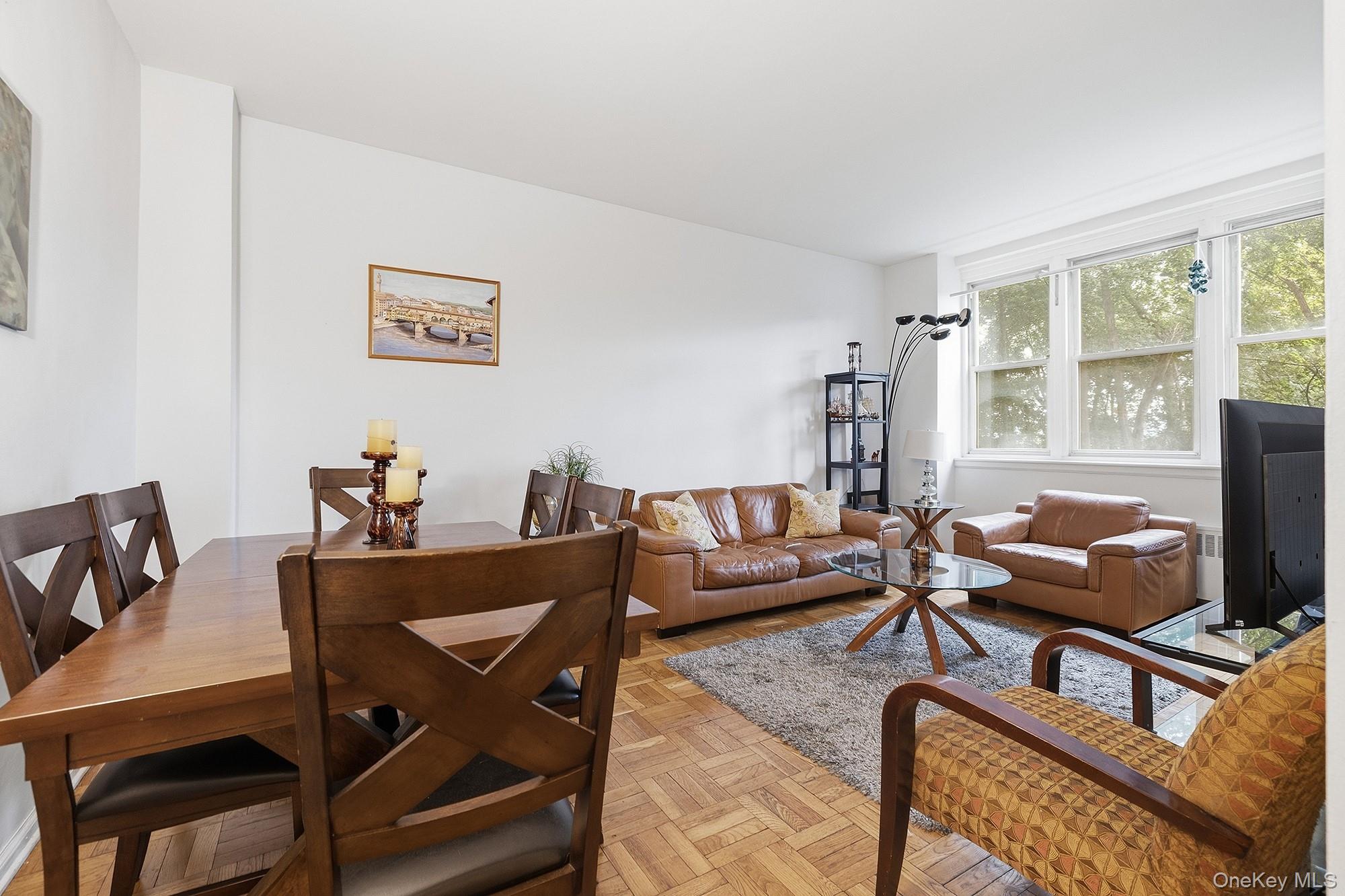 55 Knolls Crescent, Unit 1B photo 3