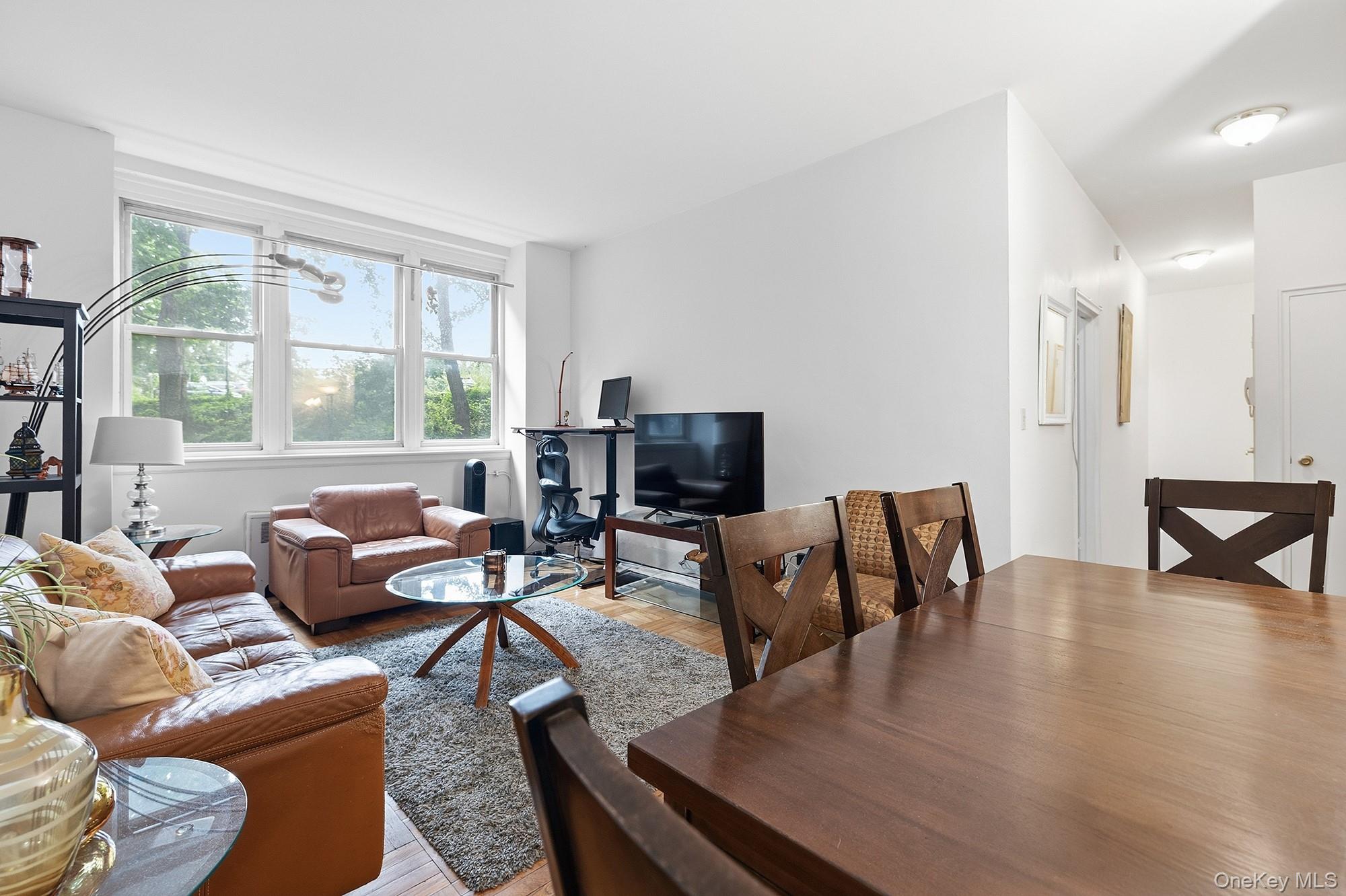 55 Knolls Crescent, Unit 1B photo 4