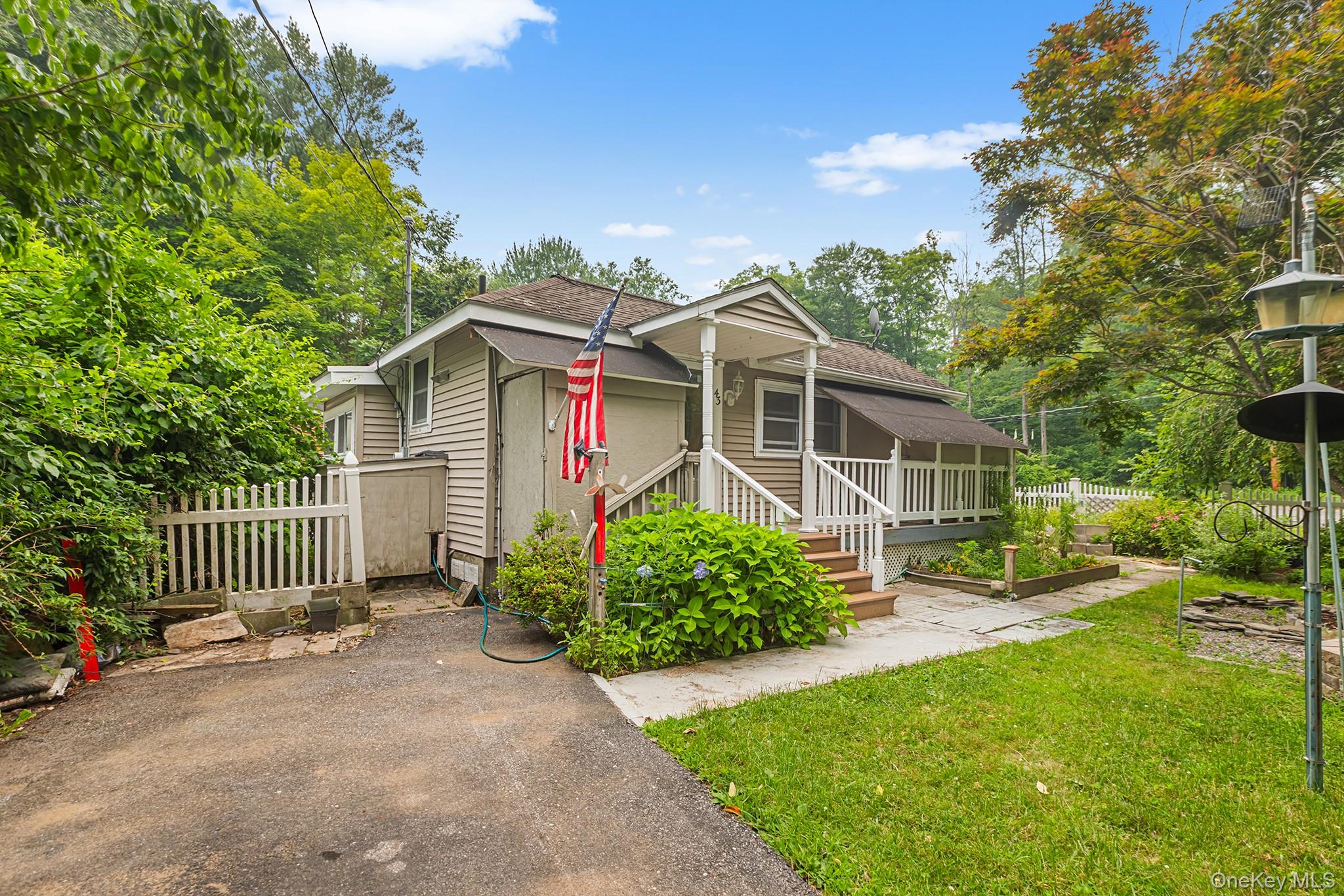 43 W Croton Drive – For Sale photo 2