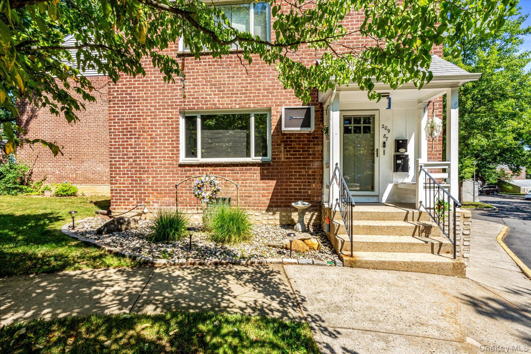 209-87 18th Avenue, Unit 196 photo 2