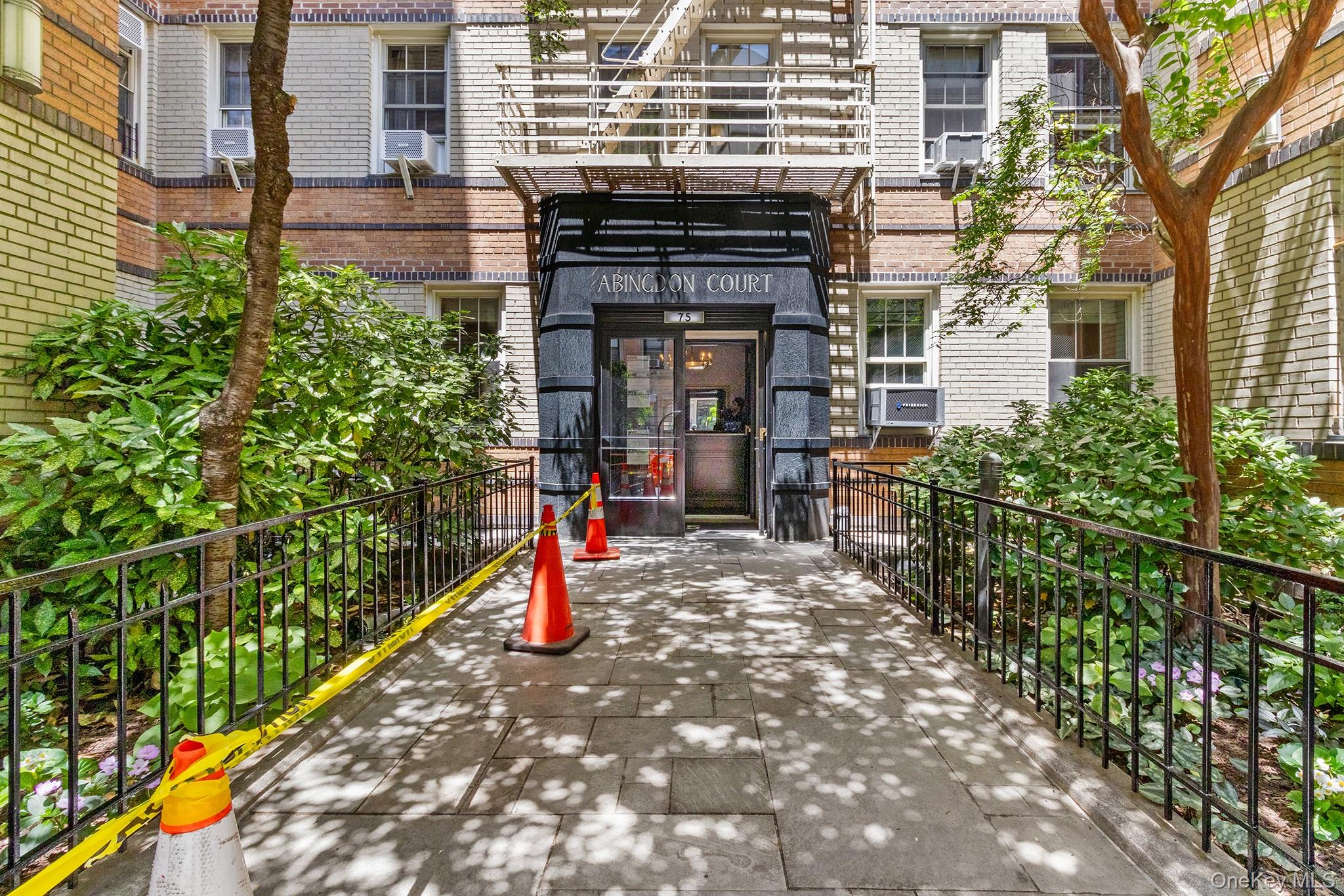 75 Bank Street, Unit 1B photo 2