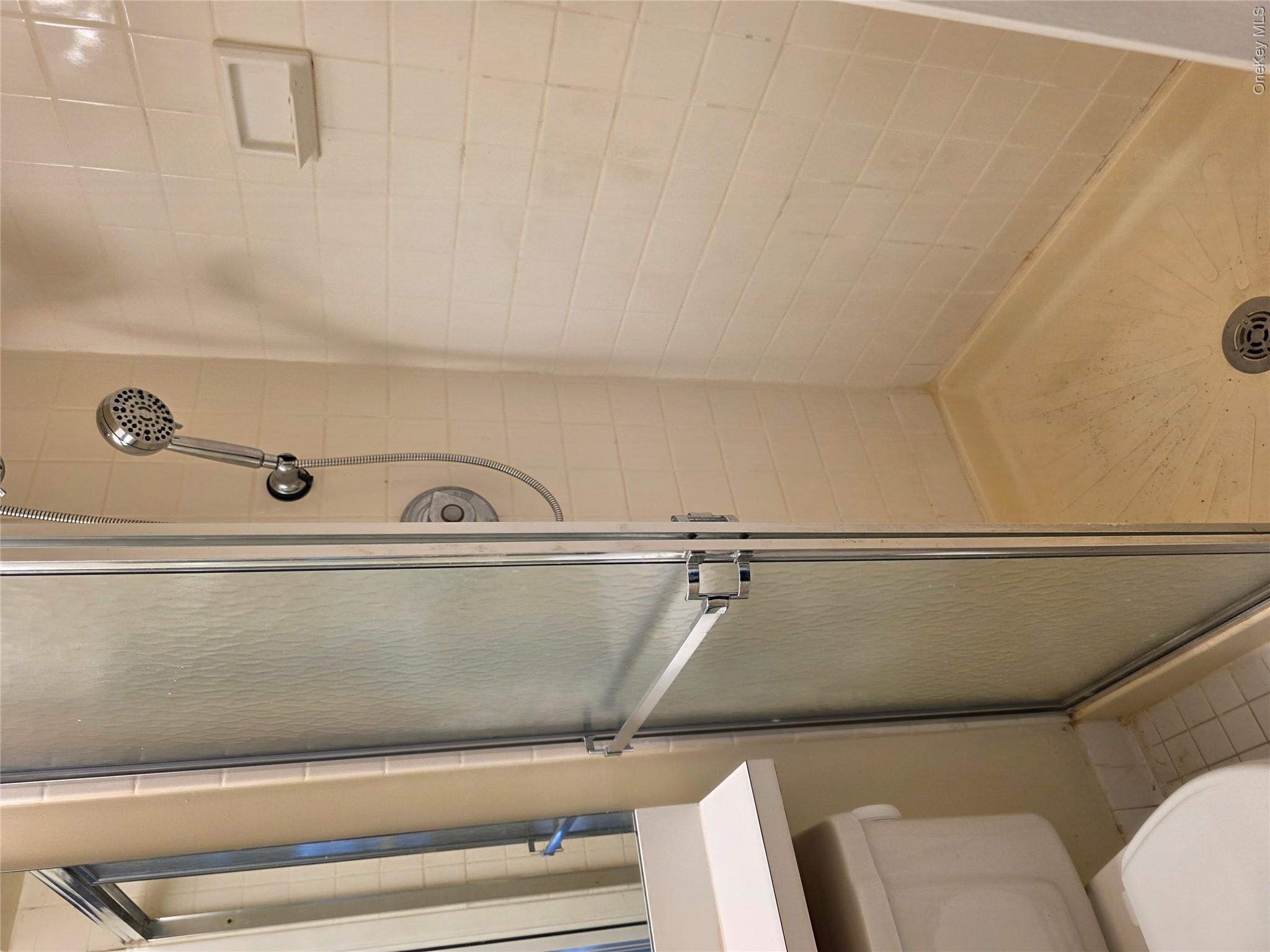 71-09 Park Avenue – For Rent photo 7