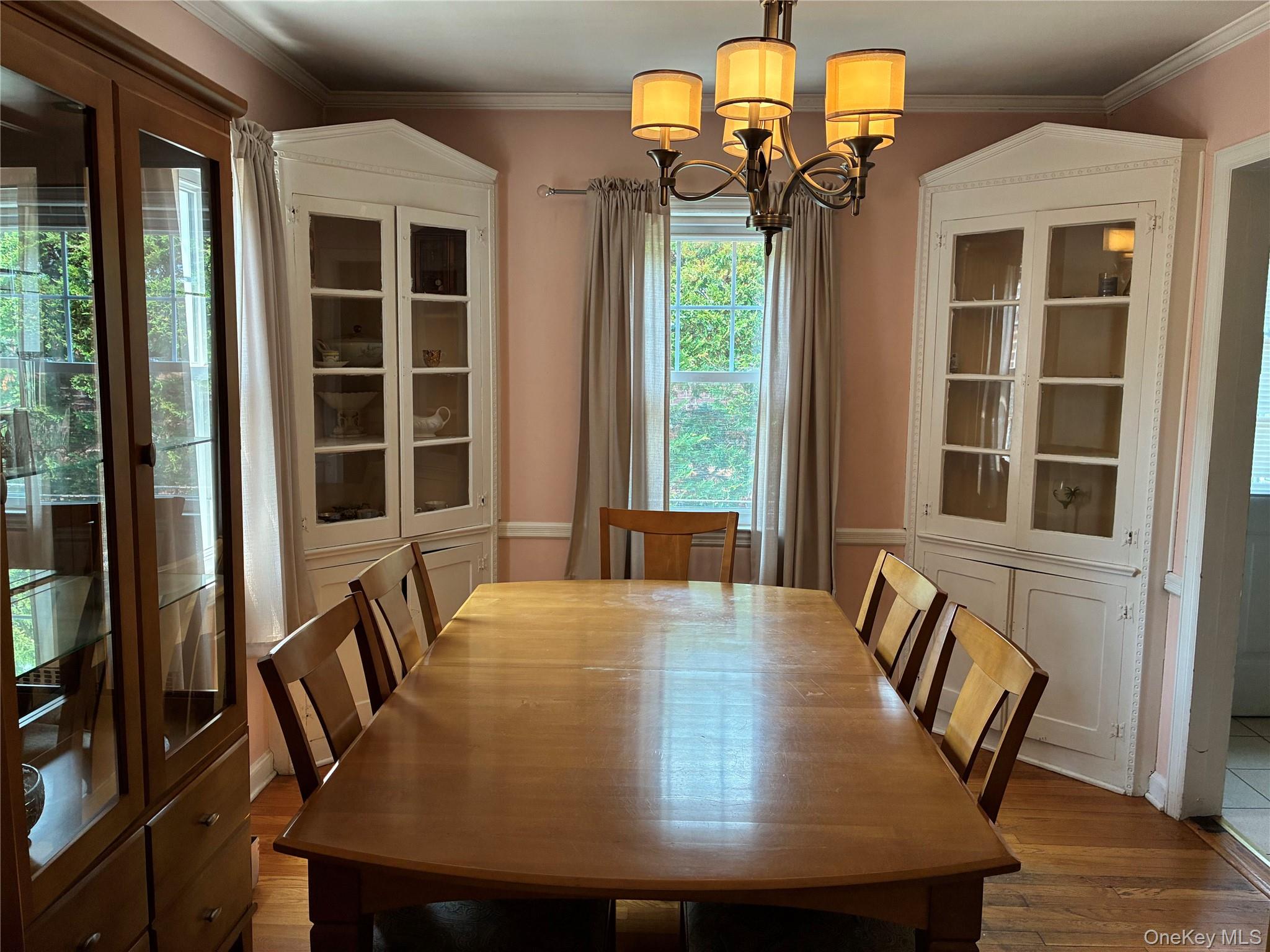 553 W Beech Street – For Sale