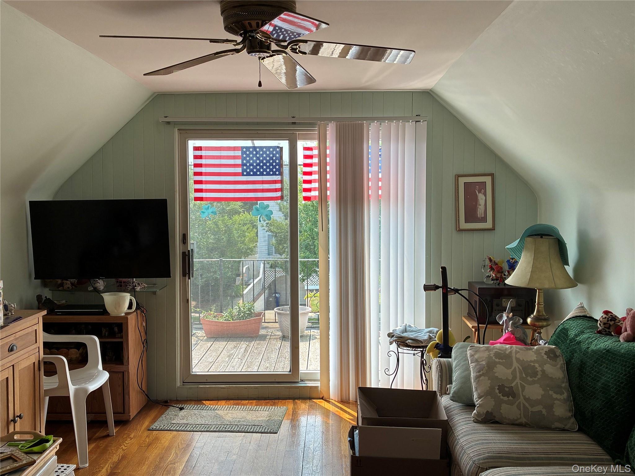 553 W Beech Street – For Sale photo 11