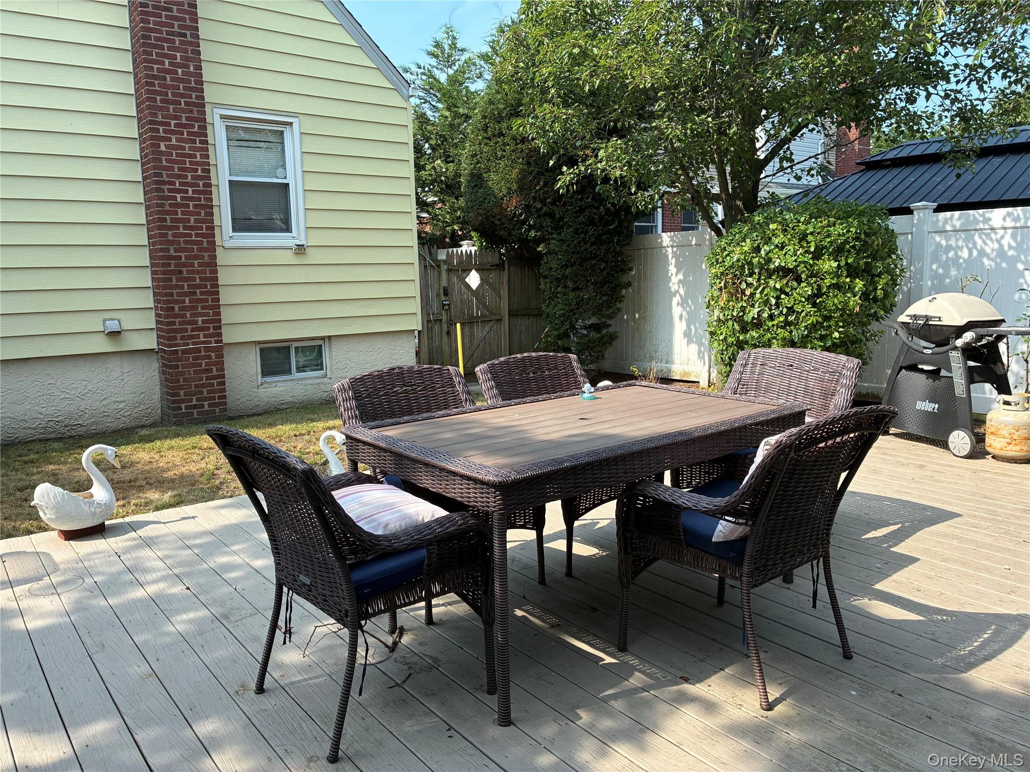 553 W Beech Street – For Sale photo 18