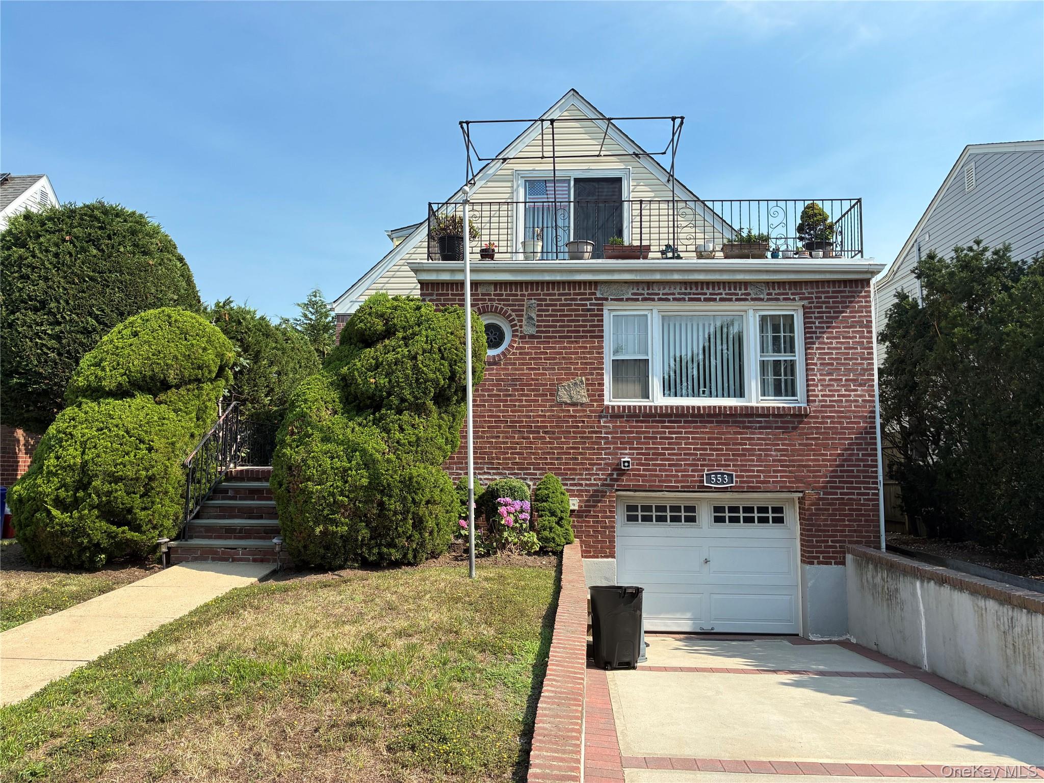553 W Beech Street – For Sale photo 2