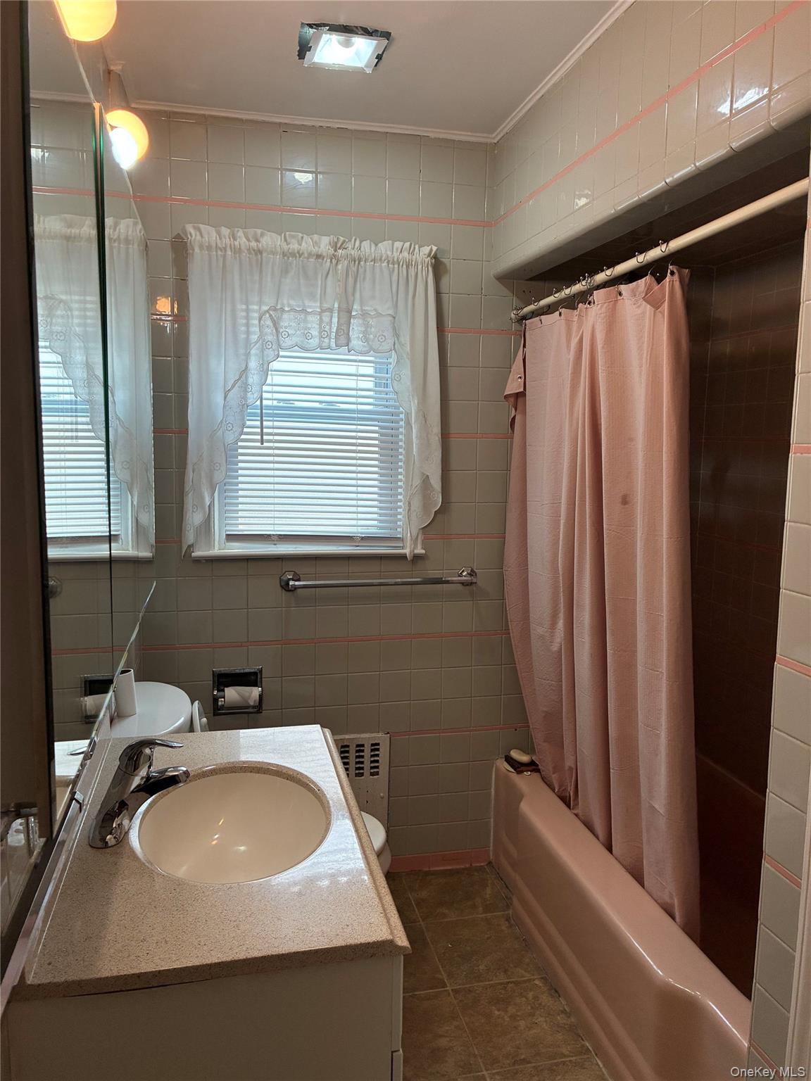 553 W Beech Street – For Sale photo 17