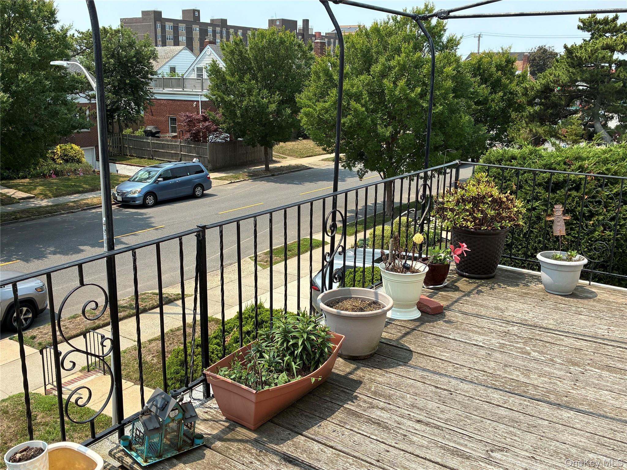 553 W Beech Street – For Sale photo 12