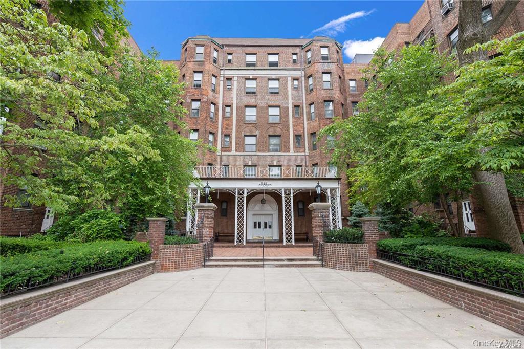 84-51 Beverly Road, Unit 6R photo 2