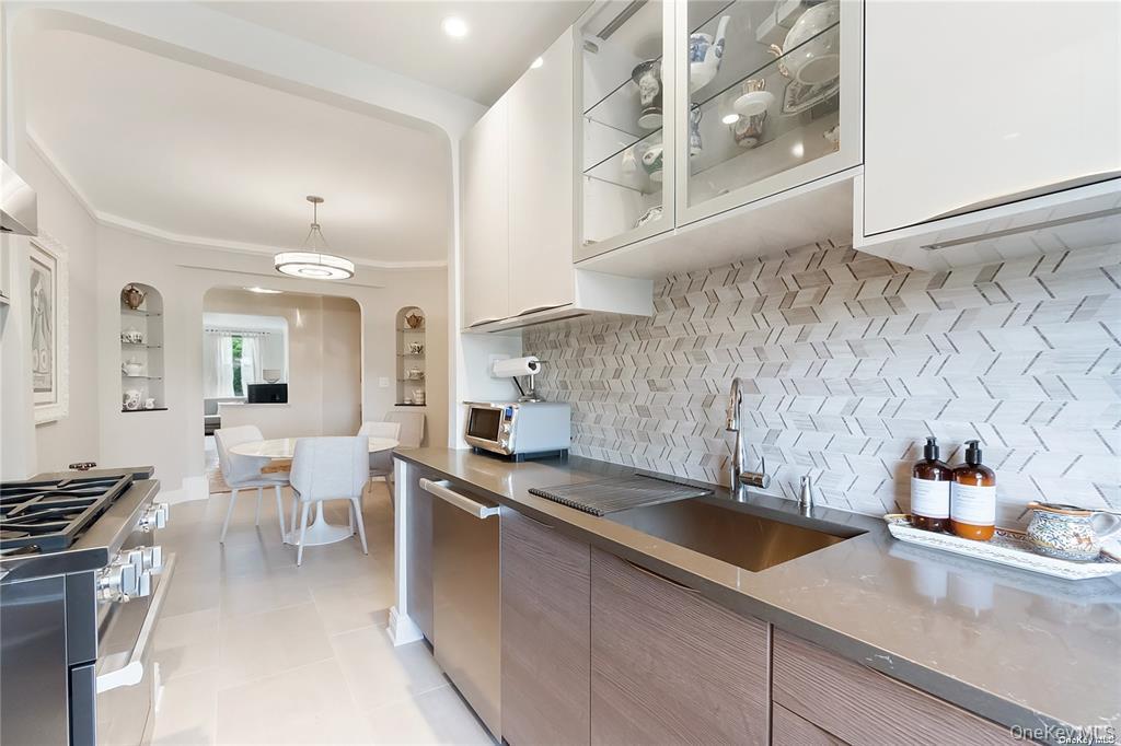 84-51 Beverly Road, Unit 6R photo 10