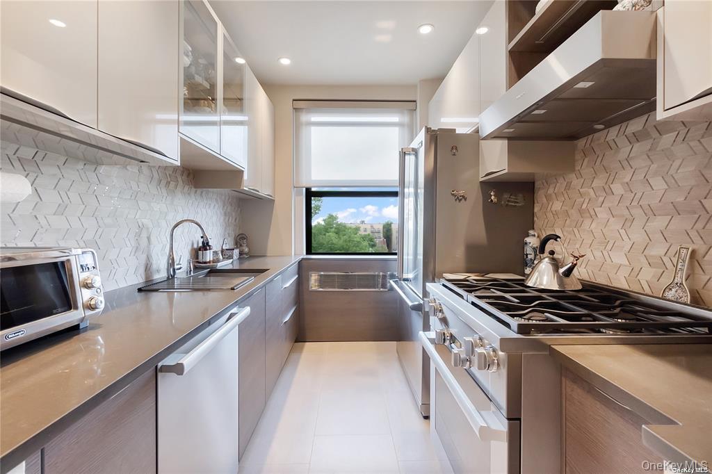 84-51 Beverly Road, Unit 6R photo 7
