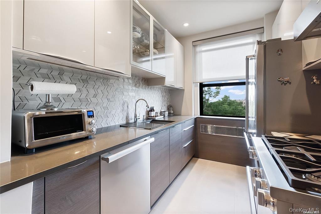 84-51 Beverly Road, Unit 6R photo 8