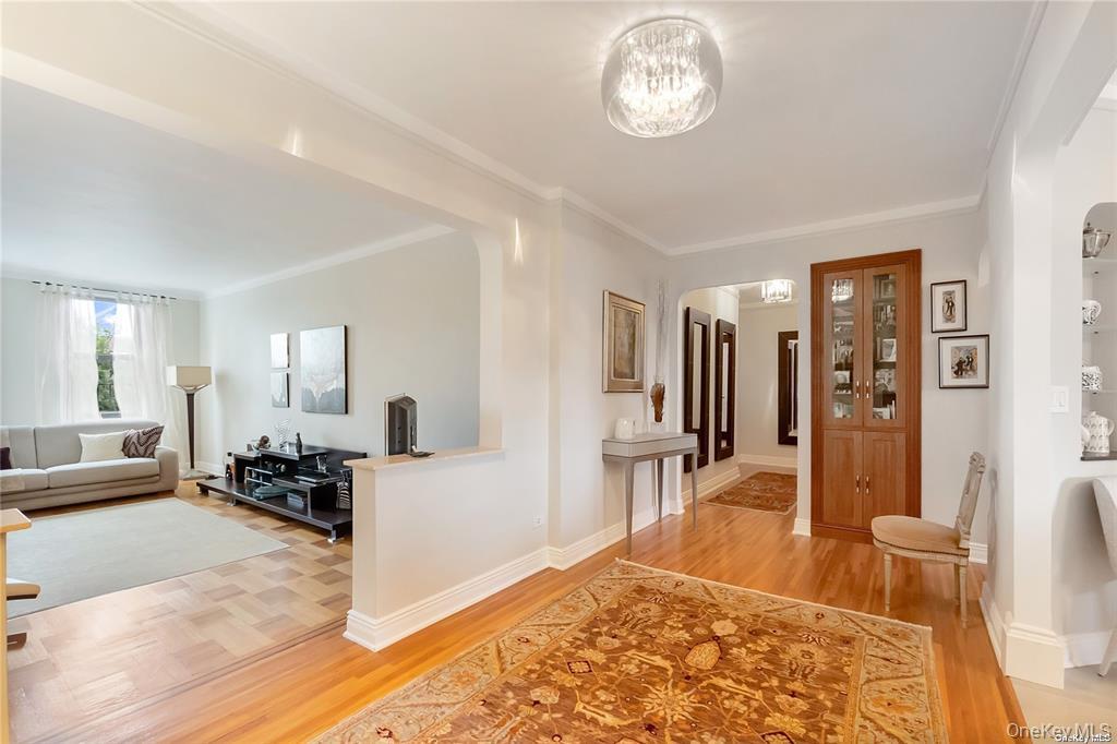 84-51 Beverly Road, Unit 6R photo 6
