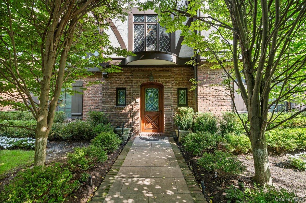 17 sutton Place – For Sale photo 2