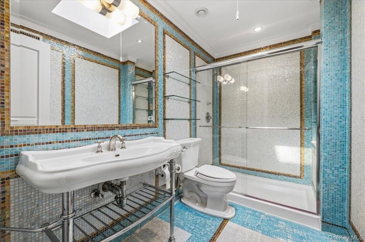 17 sutton Place – For Sale photo 32