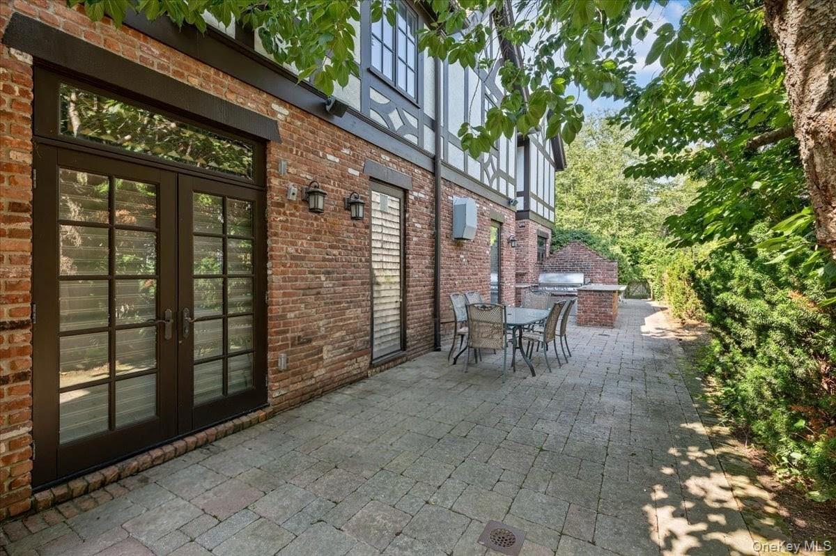 17 sutton Place – For Sale photo 40