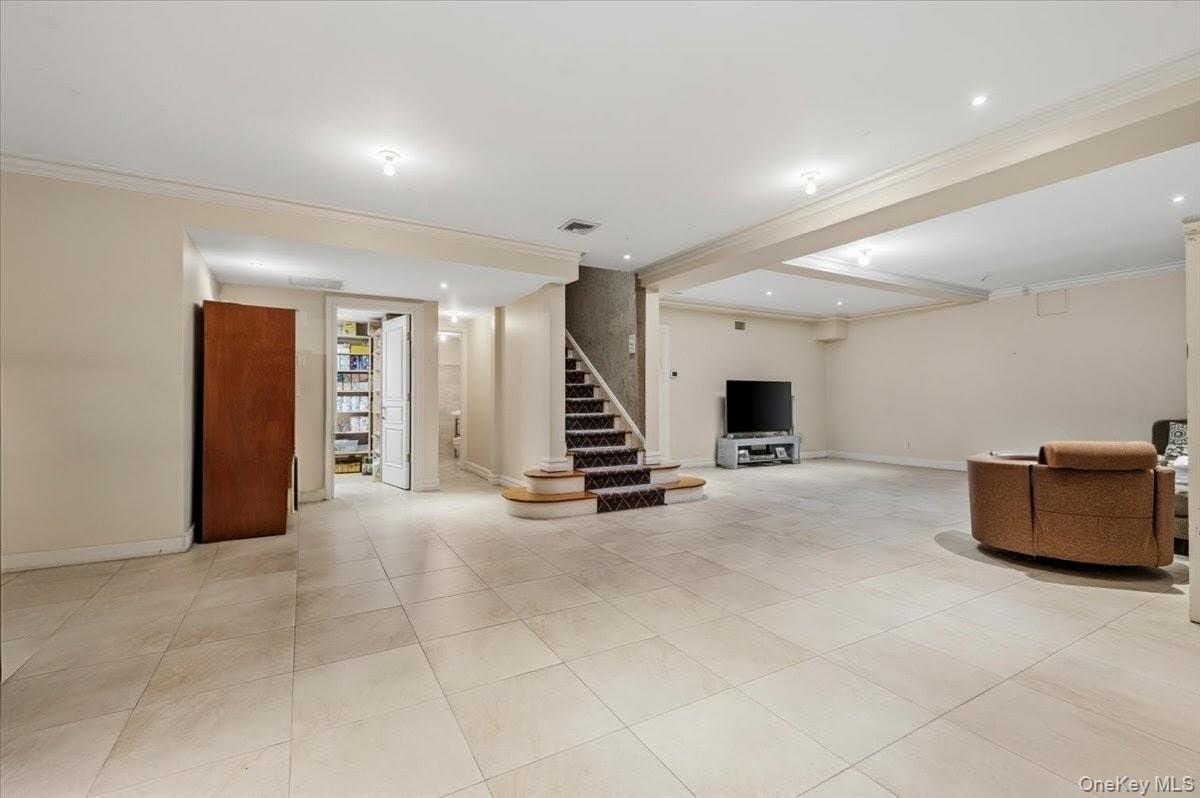 17 sutton Place – For Sale photo 36